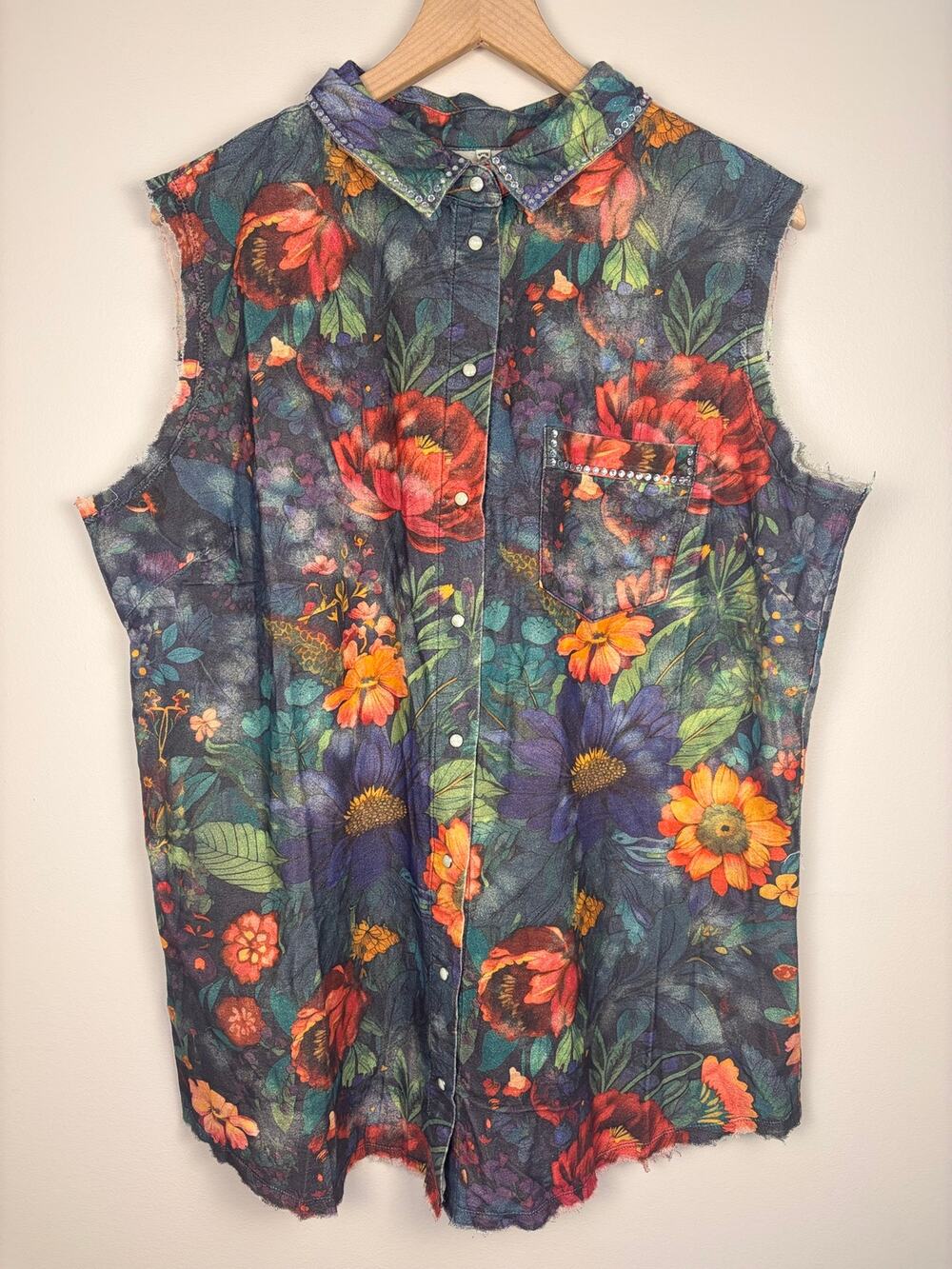 NWT A Rare Bird Floral Sleeveless Button Down Shirt O/S Rhinestone Cotton
